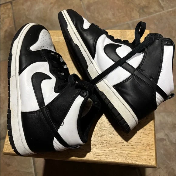 Nike Black and White High-Tops with Red Accents - Picture 7 of 12